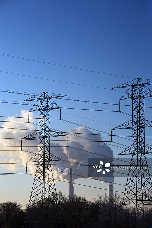电塔与燃煤发电站图片素材