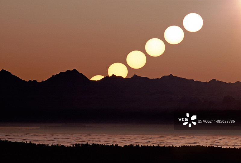 阳光轨迹的延时图像图片素材