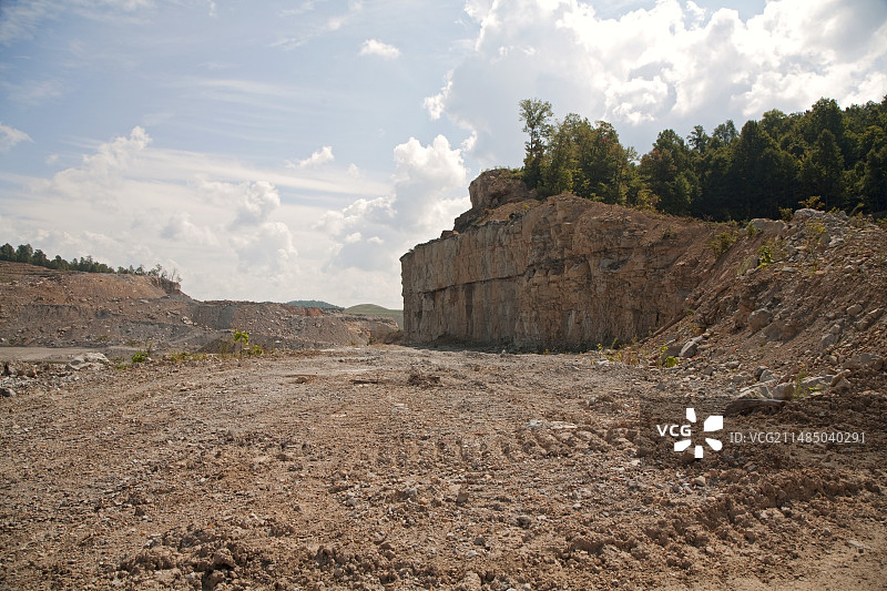 移除山顶的煤矿开采图片素材