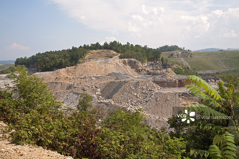 移除山顶的煤矿开采图片素材
