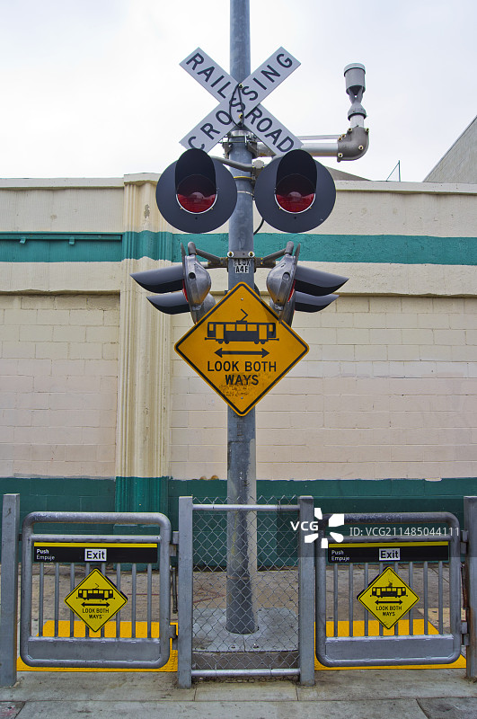 洛杉矶市中心的铁路道口图片素材