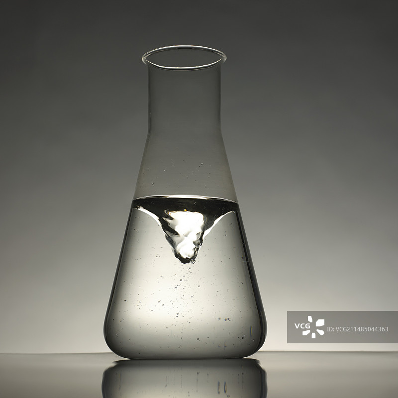 Briggs-Rauscher振荡反应图片素材