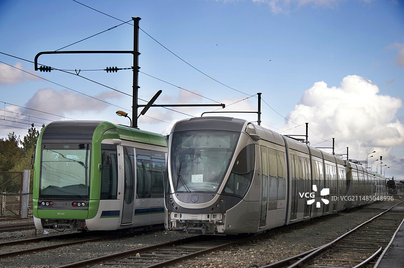 等待交付的已组装有轨电车图片素材