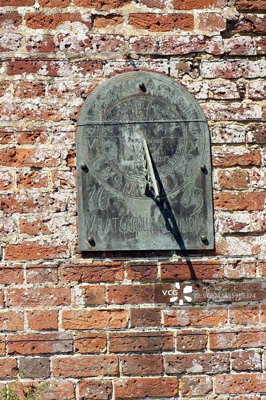 古董花园日晷图片素材