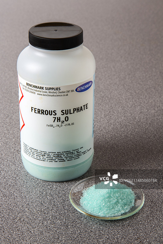 硫酸亚铁晶体图片素材