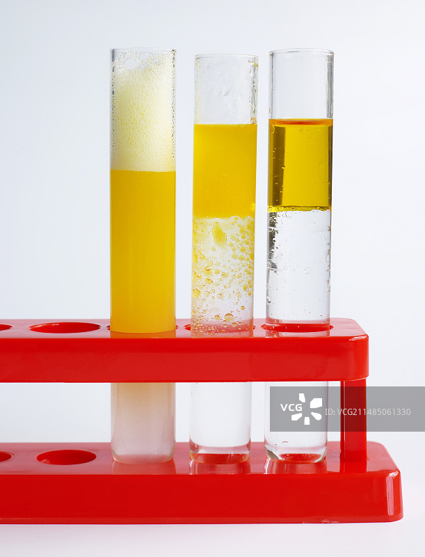 带支架的三个玻璃试管图片素材