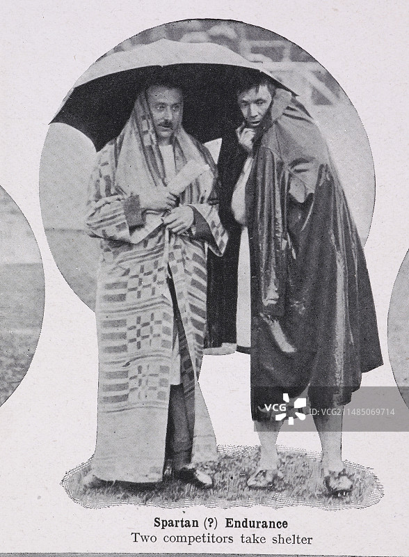 两名选手避雨图片素材