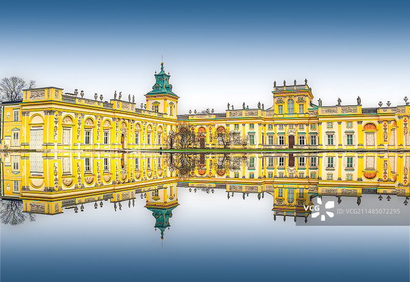 波兰华沙皇家城堡金色教堂欧洲古建筑图片素材