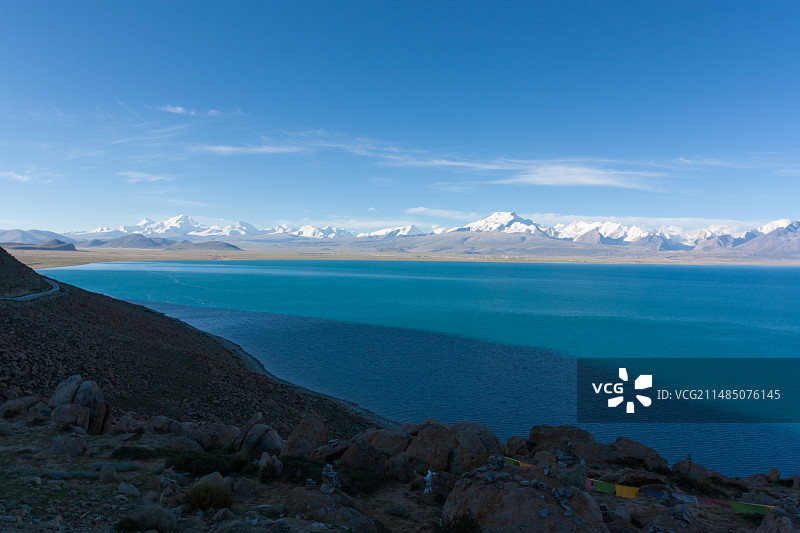 西藏日喀则市聂拉木县佩枯错看希夏邦马峰上午风光图片素材