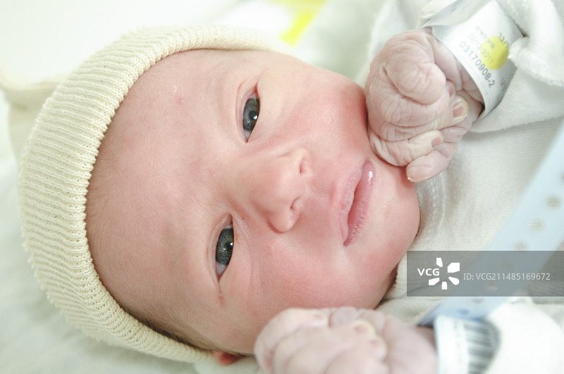 出生一天的男婴图片素材