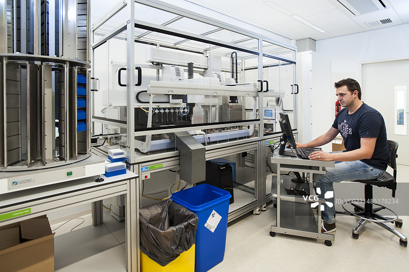 PCR前工作站的基因分析图片素材