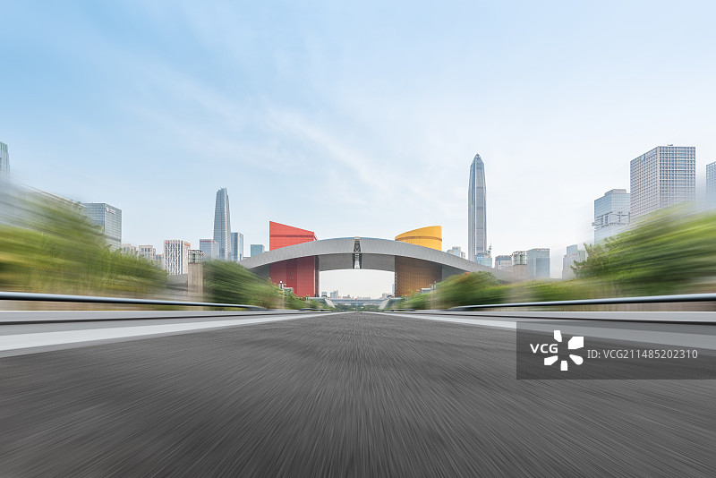 深圳城市中轴线地标建筑群风光和前进的道路图片素材