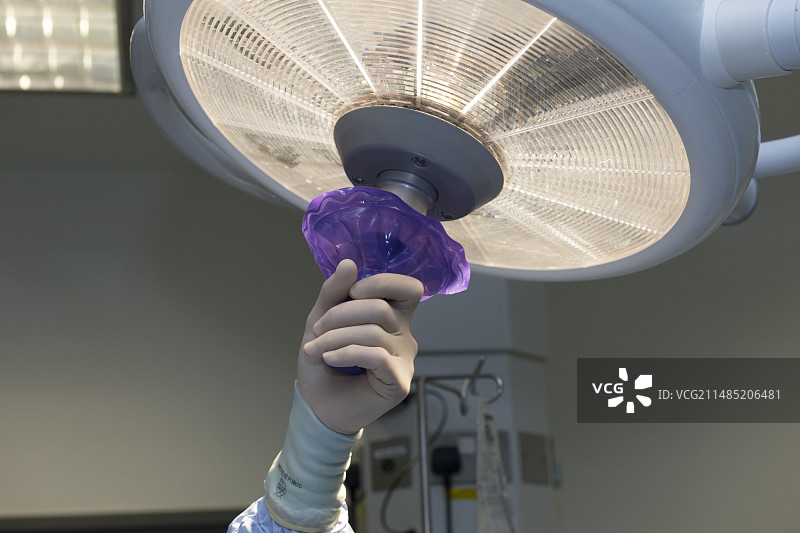 手术灯操作图片素材