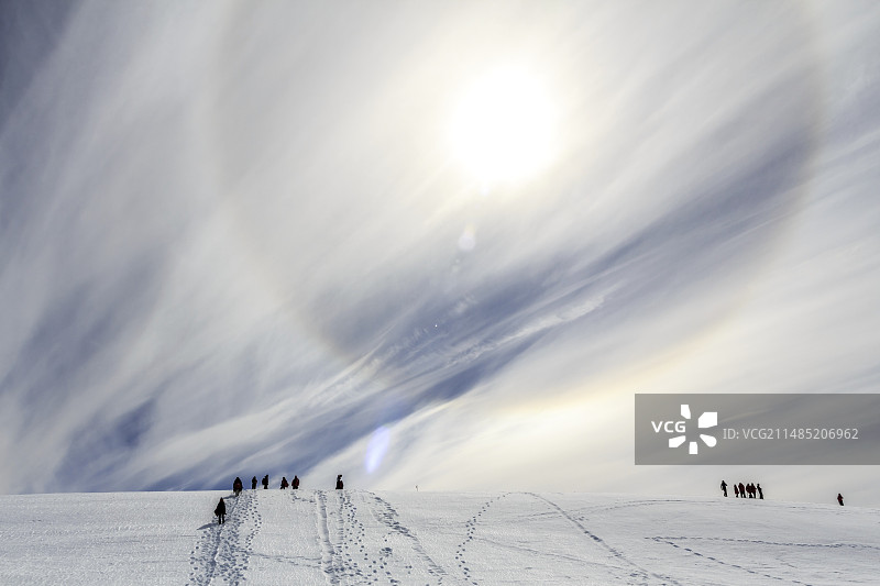 南极洲的卷云和冰晕图片素材