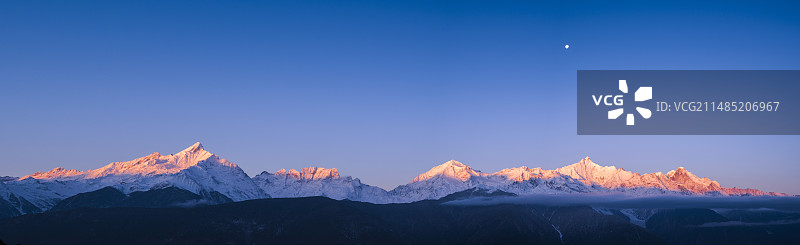 梅里雪山日照金山图片素材