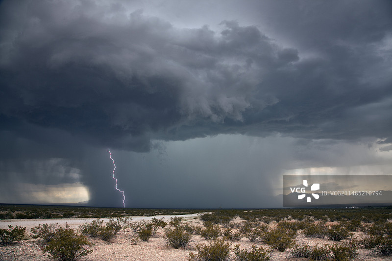 美国亚利桑那州的雷暴图片素材