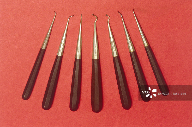 七件1870年左右的牙科工具图片素材