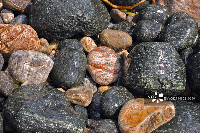 海岸岩石和鹅卵石图片素材