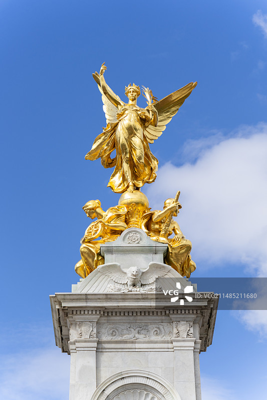 蓝天下的雕像图片素材