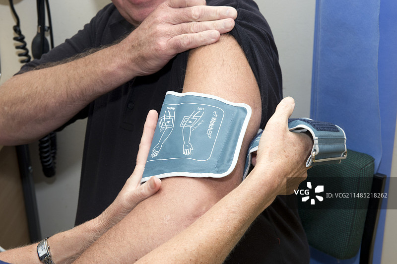 安装动态血压监测仪图片素材