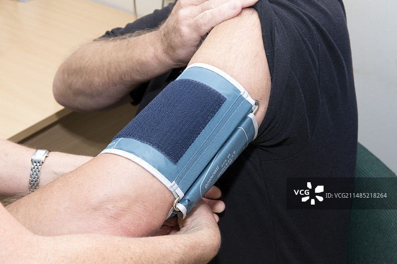 安装动态血压监测仪图片素材