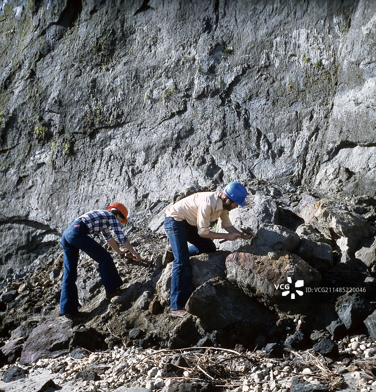 在怀特岛收集化石图片素材