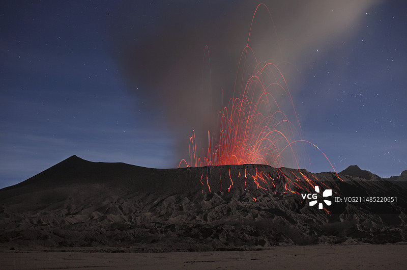 2011年印度尼西亚布罗莫火山喷发图片素材