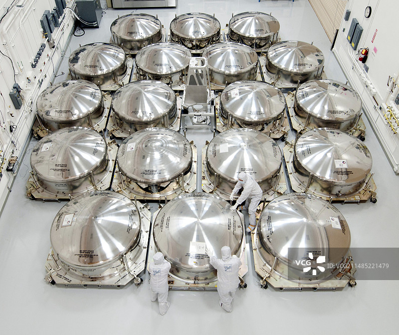 詹姆斯·韦伯太空望远镜反射镜罐图片素材