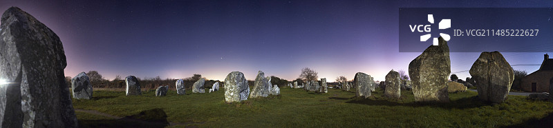 法国凯尔泽霍巨石阵夜景图片素材