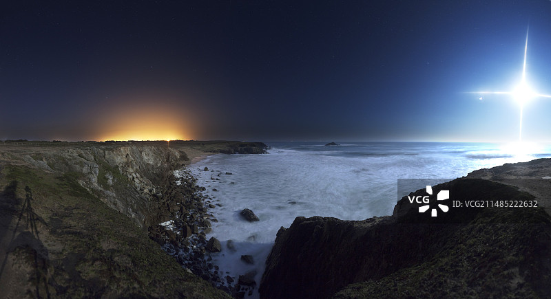 法国夜晚的野性海岸图片素材