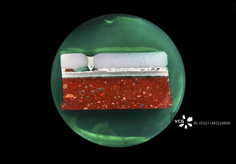 砖块与玻璃粘合的光学显微照片图片素材