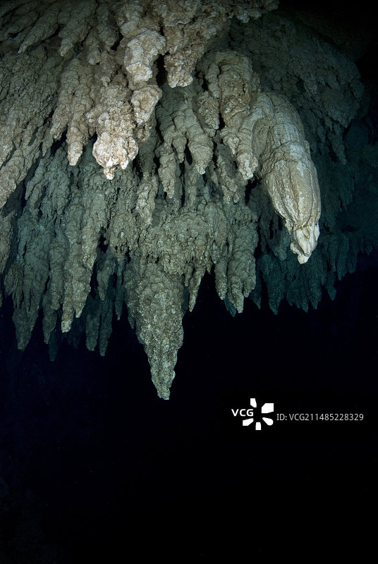 水下石灰岩洞穴地貌图片素材