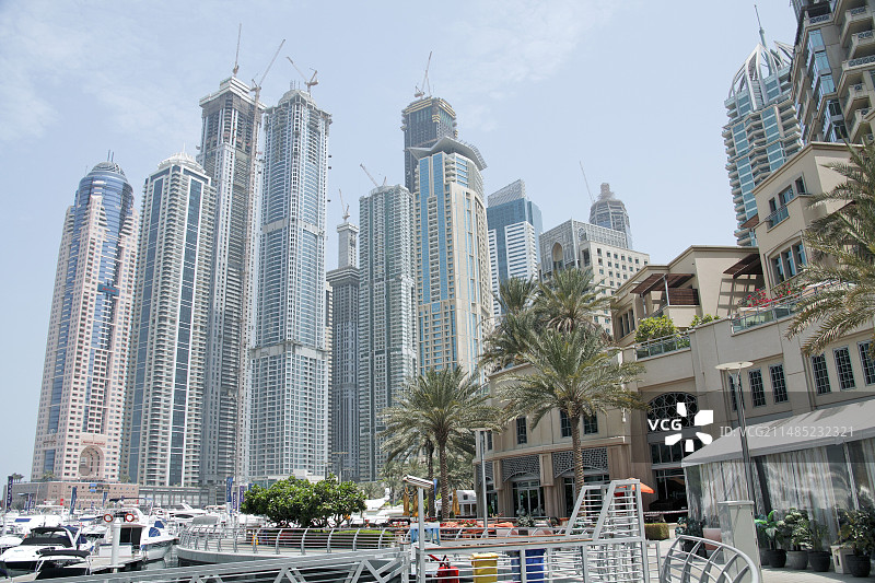 迪拜码头区的摩天大楼图片素材