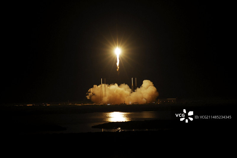 SpaceX龙飞船发射图片素材