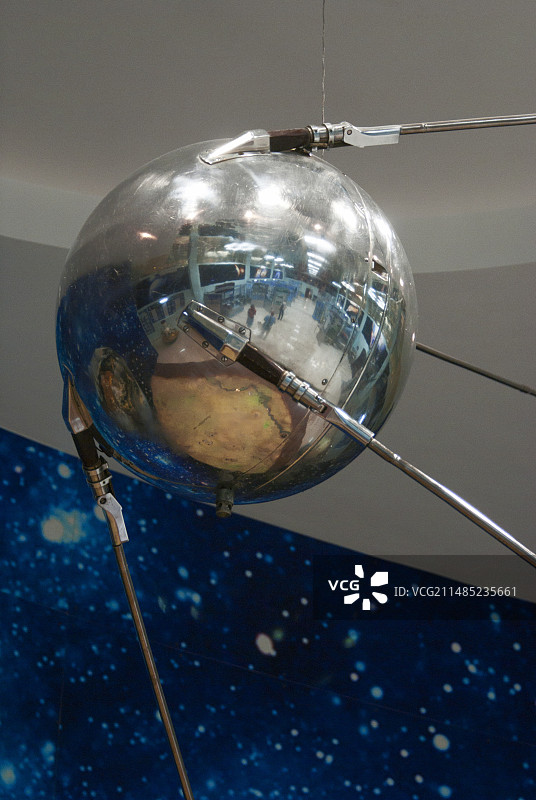 拜科努尔博物馆中的人造卫星模型图片素材