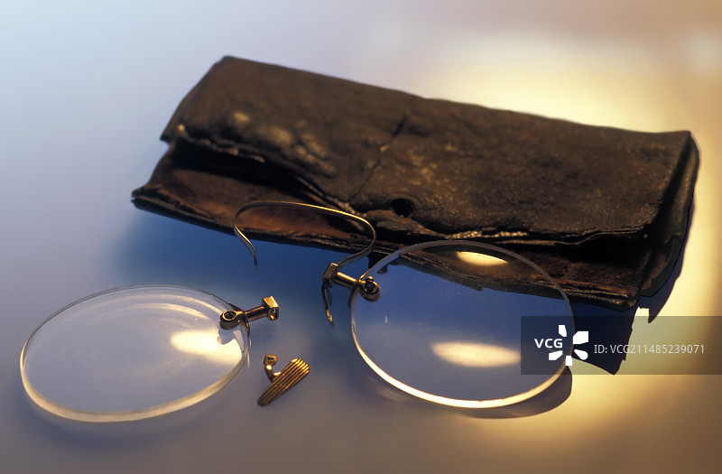 泰坦尼克号上的眼镜图片素材