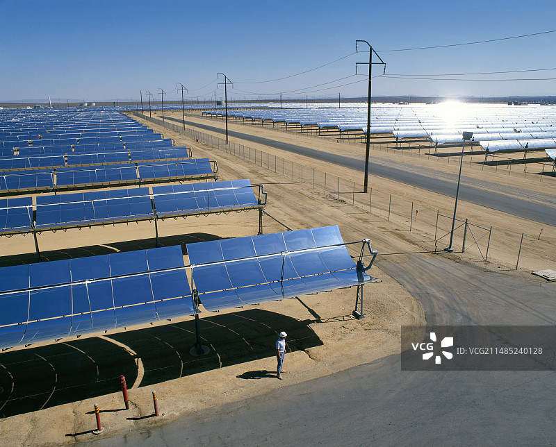 美国加利福尼亚州SEGS太阳能电站图片素材