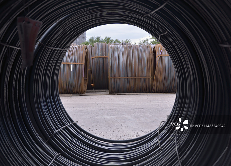 盘绕的钢丝图片素材