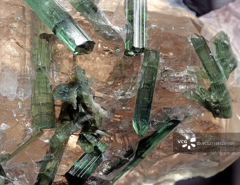 石英中的碧玺晶体图片素材