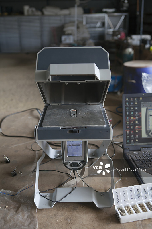 便携式X射线荧光光谱仪图片素材