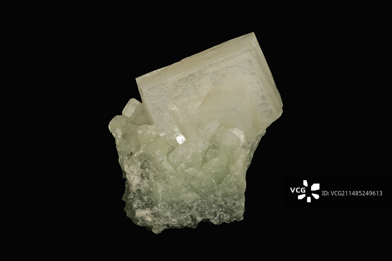 鱼眼石和葡萄石图片素材