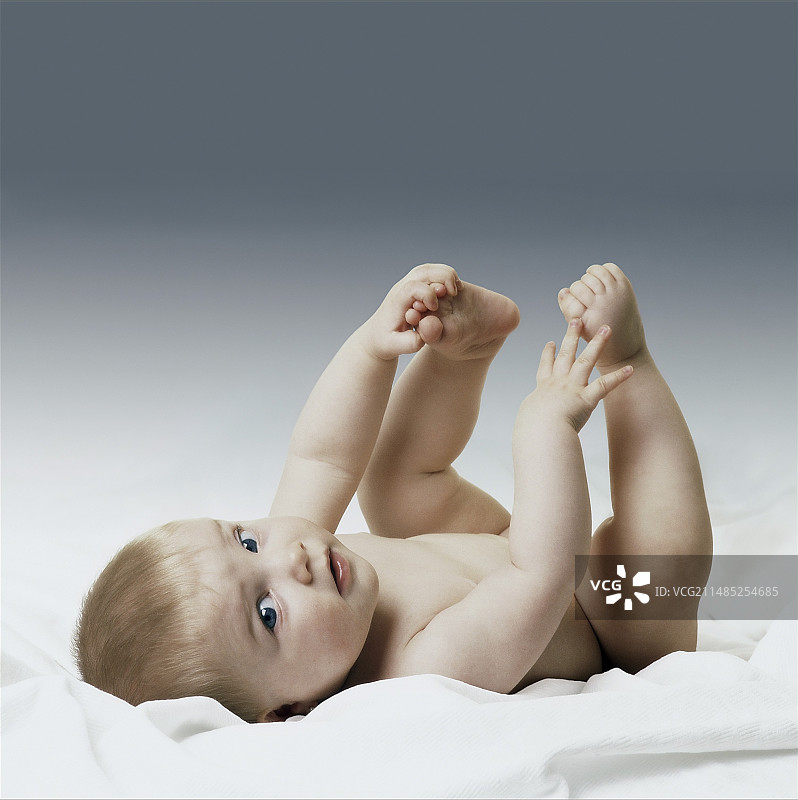 八个月大的婴儿图片素材