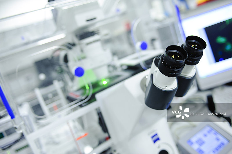 科学实验室中的显微镜图片素材