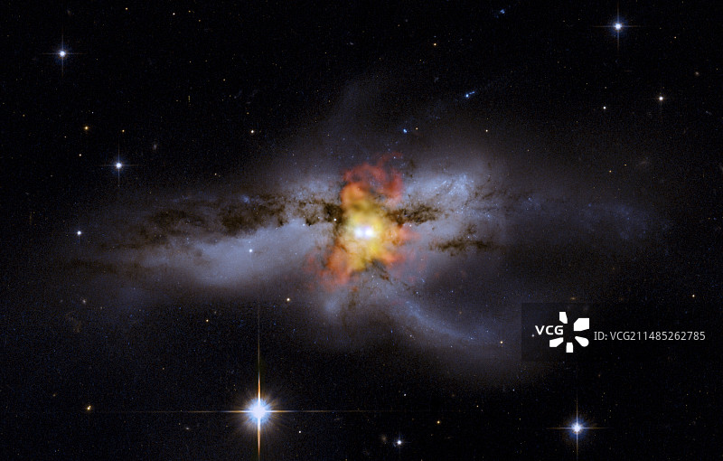 NGC 6240碰撞星系合成图图片素材