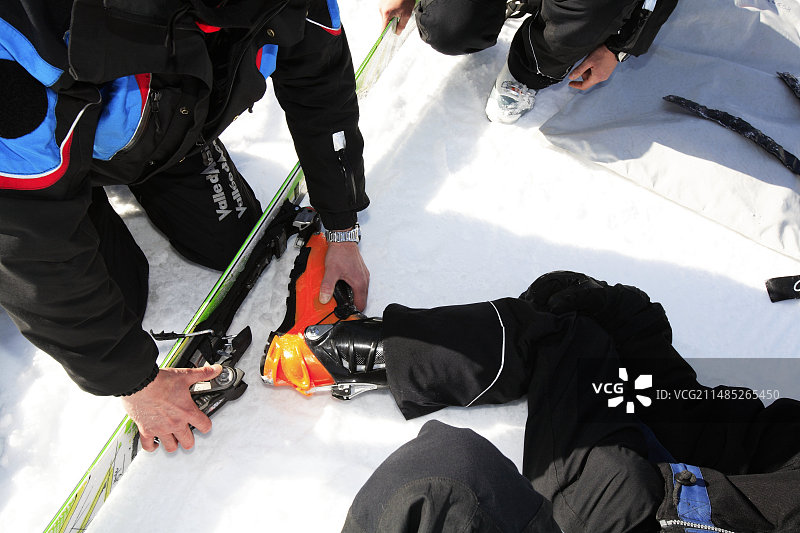 滑雪救援图片素材