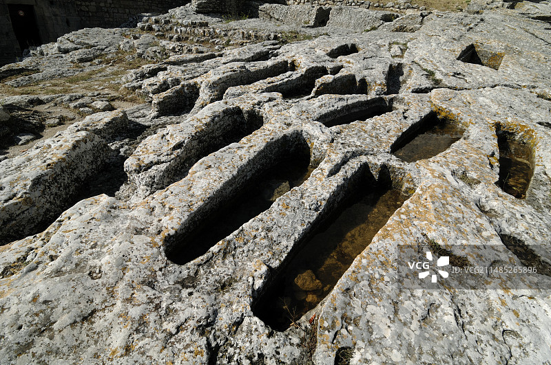 法国阿尔勒岩石墓穴图片素材