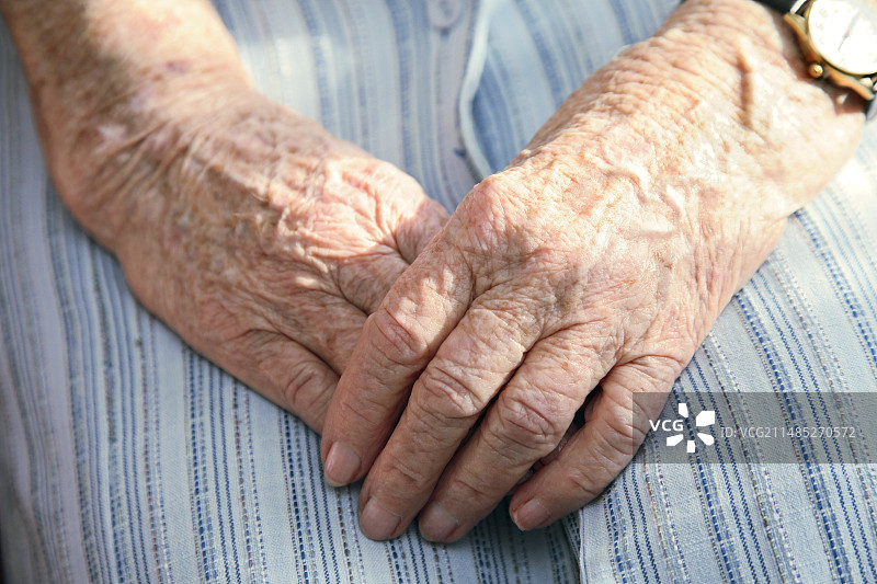 年长女性的手图片素材