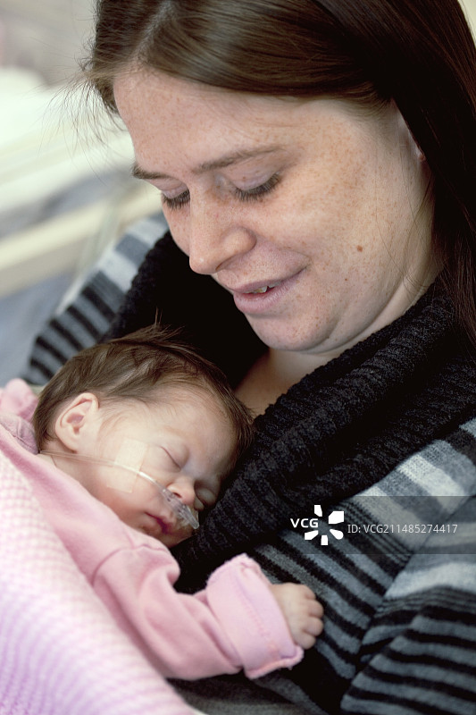 母亲和新生婴儿图片素材