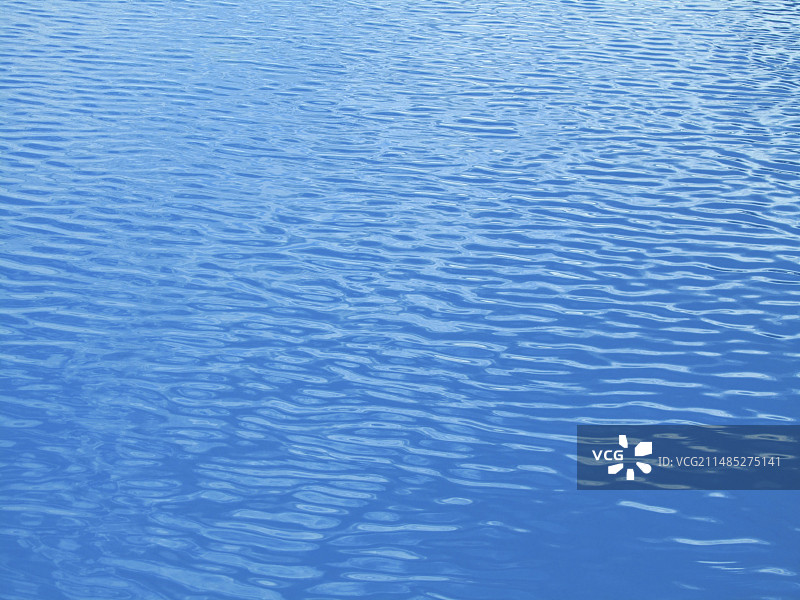 游泳池中的波纹图片素材