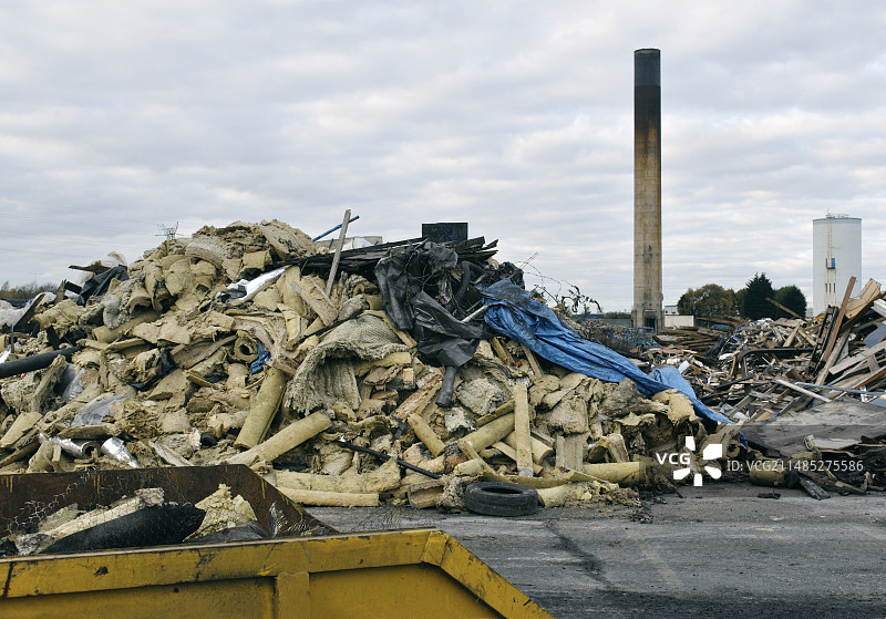 化工厂拆除产生的废弃物图片素材